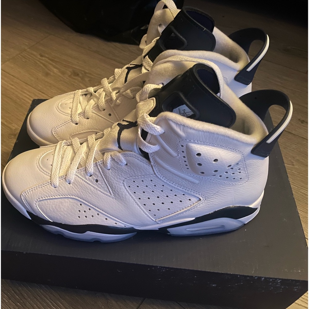 AIR JORDAN 6 RETRO MIDNIGHT NAVY 2022 size 9